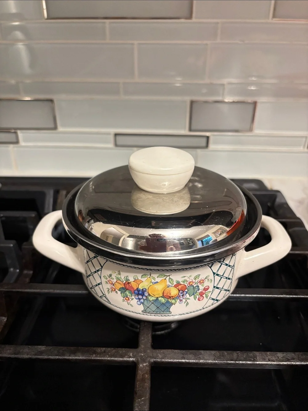 Beautiful Villeroy & Boch Vintage Basket Enamel pot with original lid